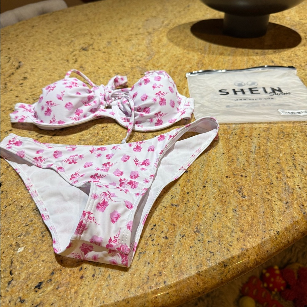 NWT SHEIN Pink and white floral bikini. Size small.